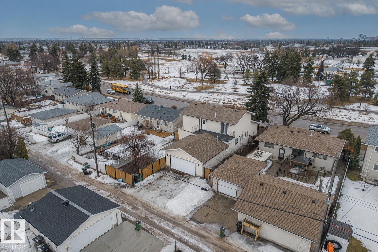 8812 135 Av Nw Property Photo 53
