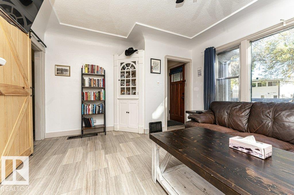 11910 94 St Nw Property Photo 9