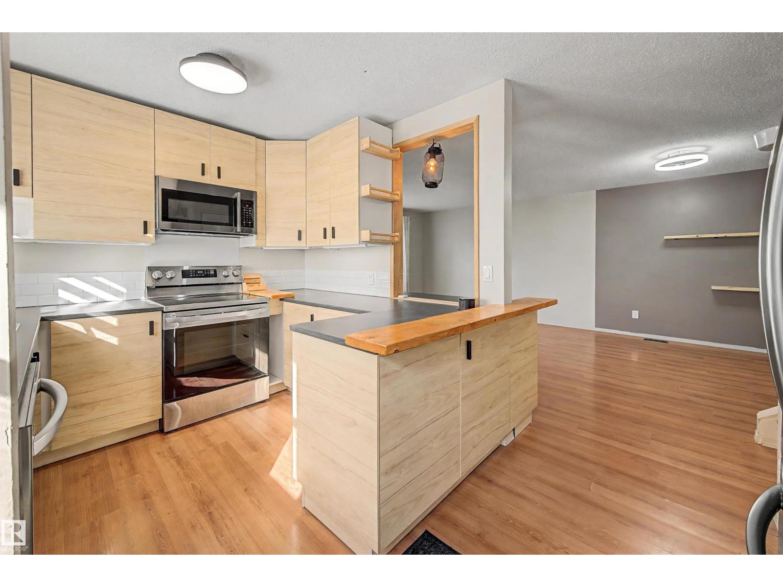 3211 71 St Nw Property Photo 5