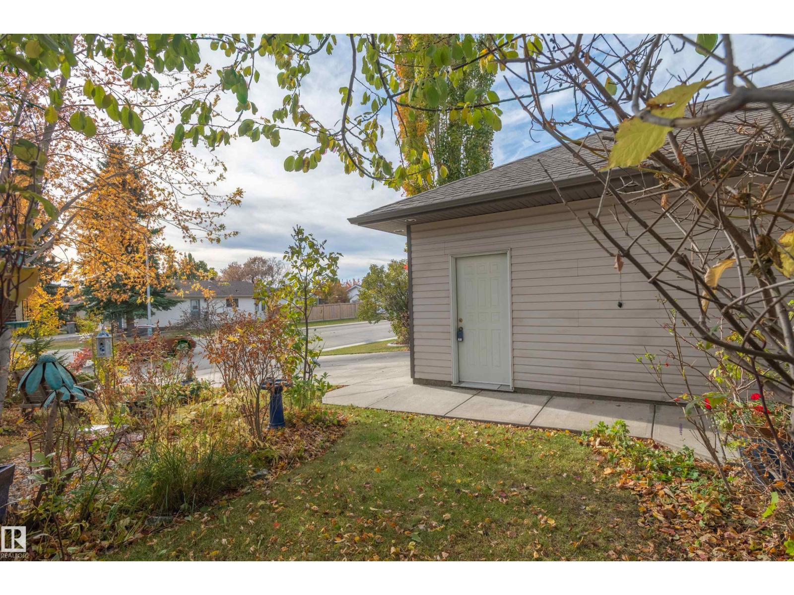 4909 57 Av Property Photo 2