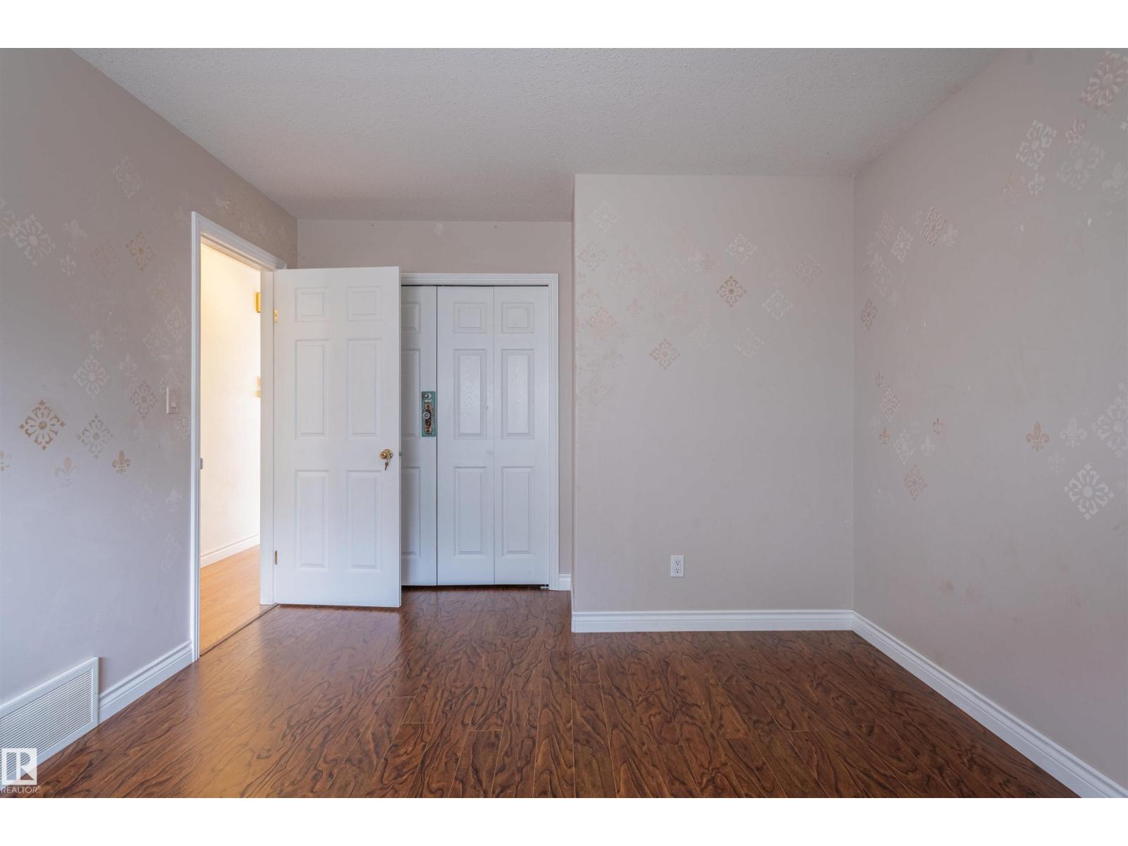 4909 57 Av Property Photo 32