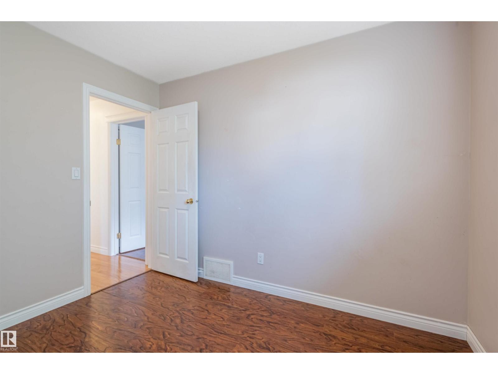 4909 57 Av Property Photo 36