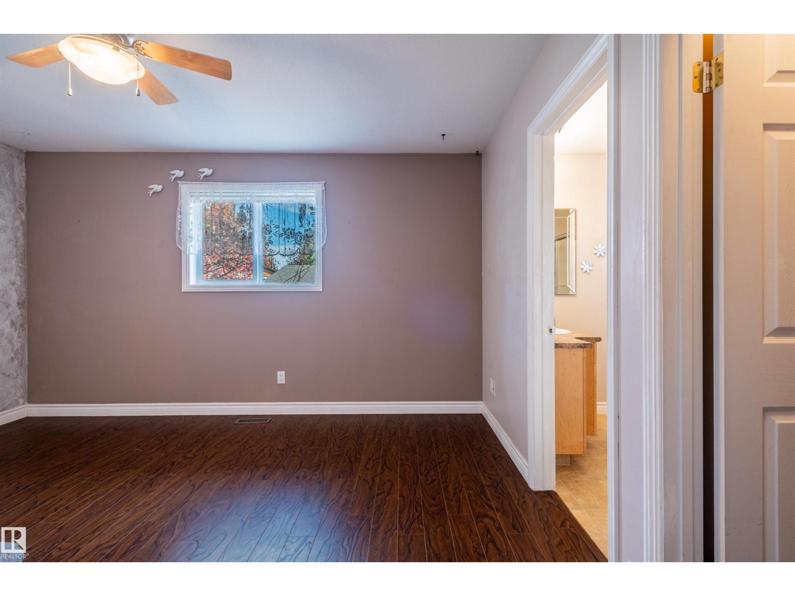 4909 57 Av Property Photo 40