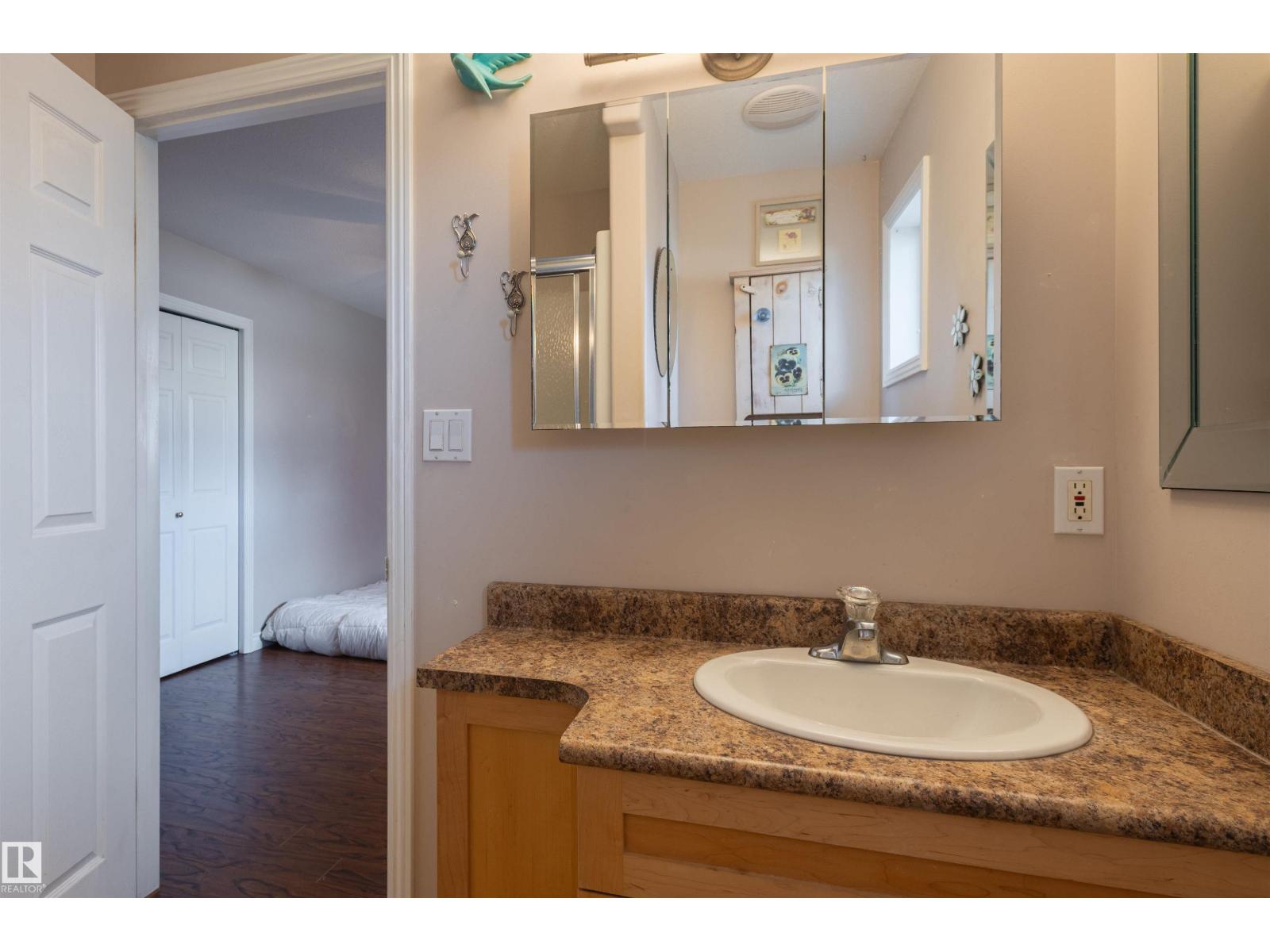 4909 57 Av Property Photo 44
