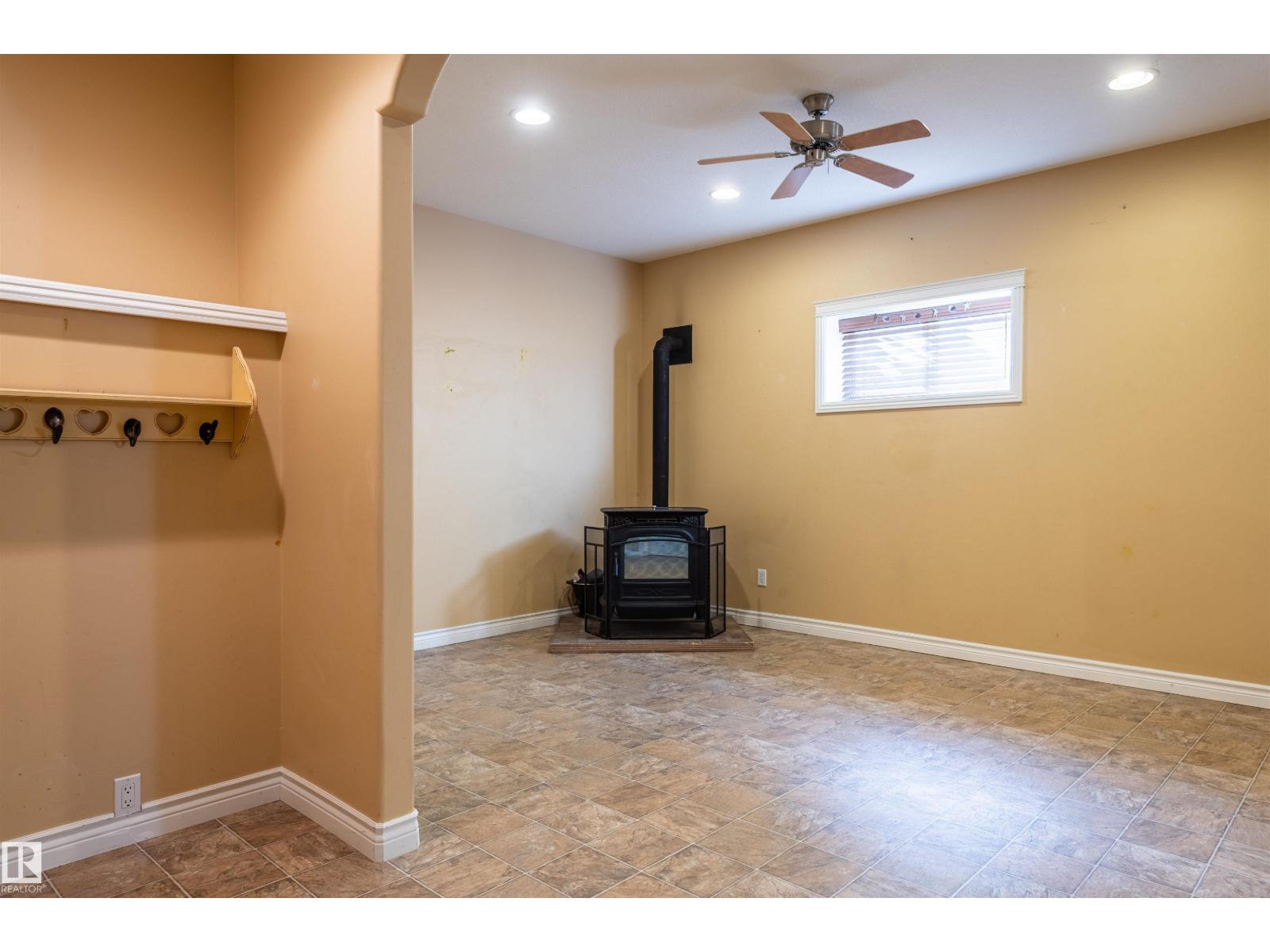 4909 57 Av Property Photo 48