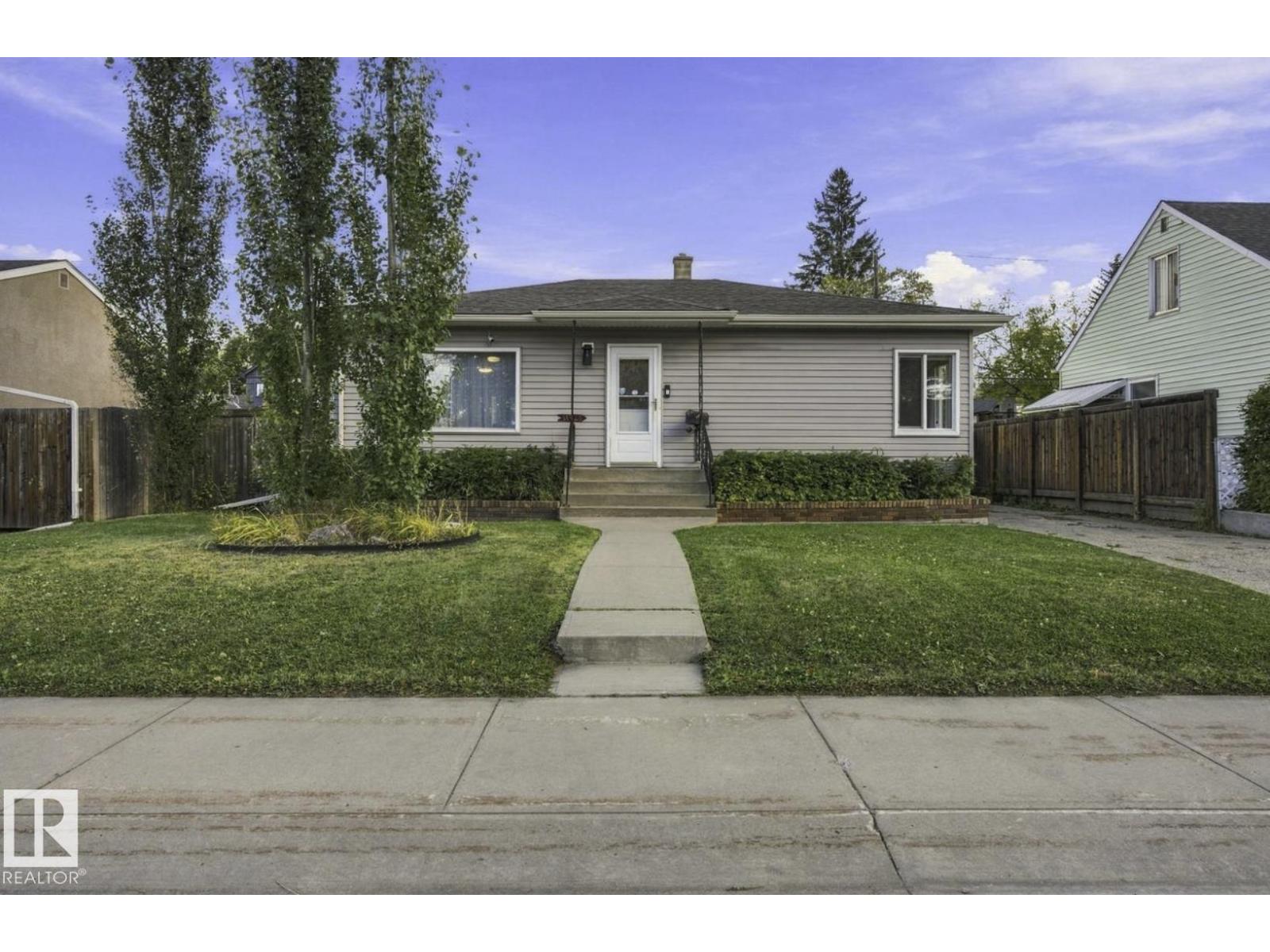 11928 127 St Nw Property Photo 1