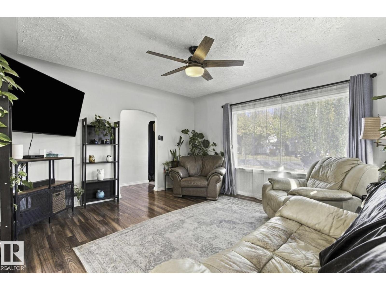 11928 127 St Nw Property Photo 7