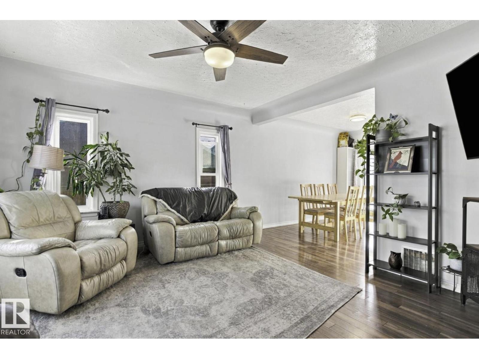 11928 127 St Nw Property Photo 9