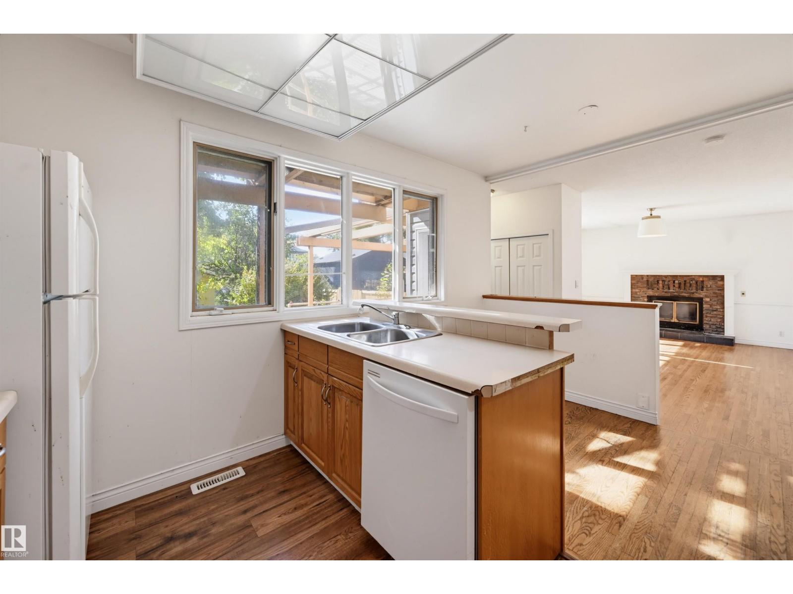 14019 106 Av Nw Property Photo 16
