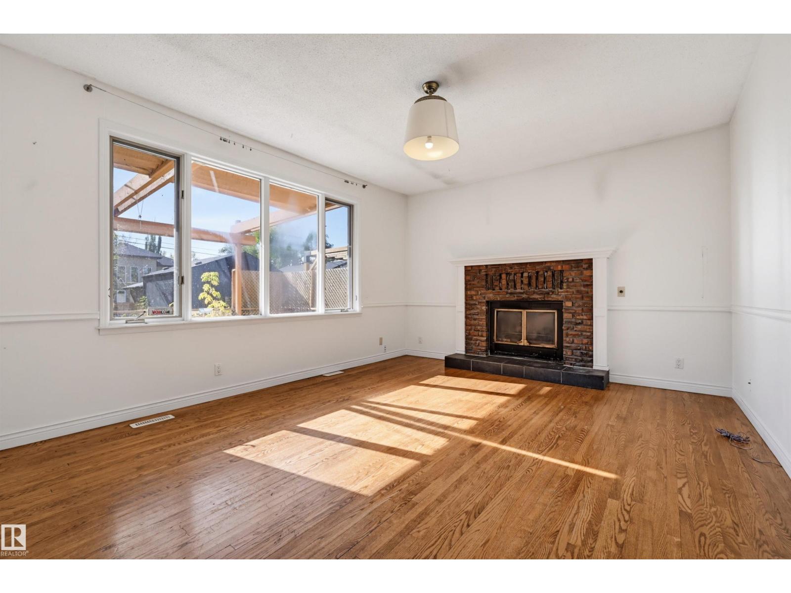 14019 106 Av Nw Property Photo 18