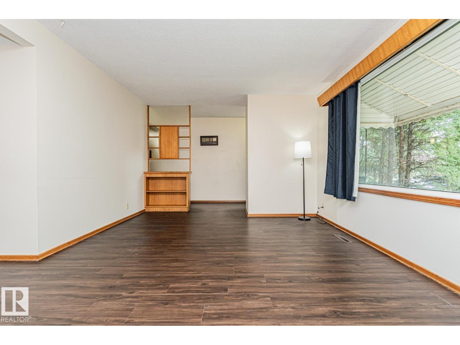 10726 70 Av Nw Property Photo 6