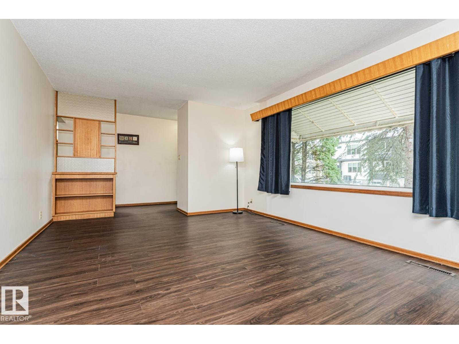 10726 70 Av Nw Property Photo 7