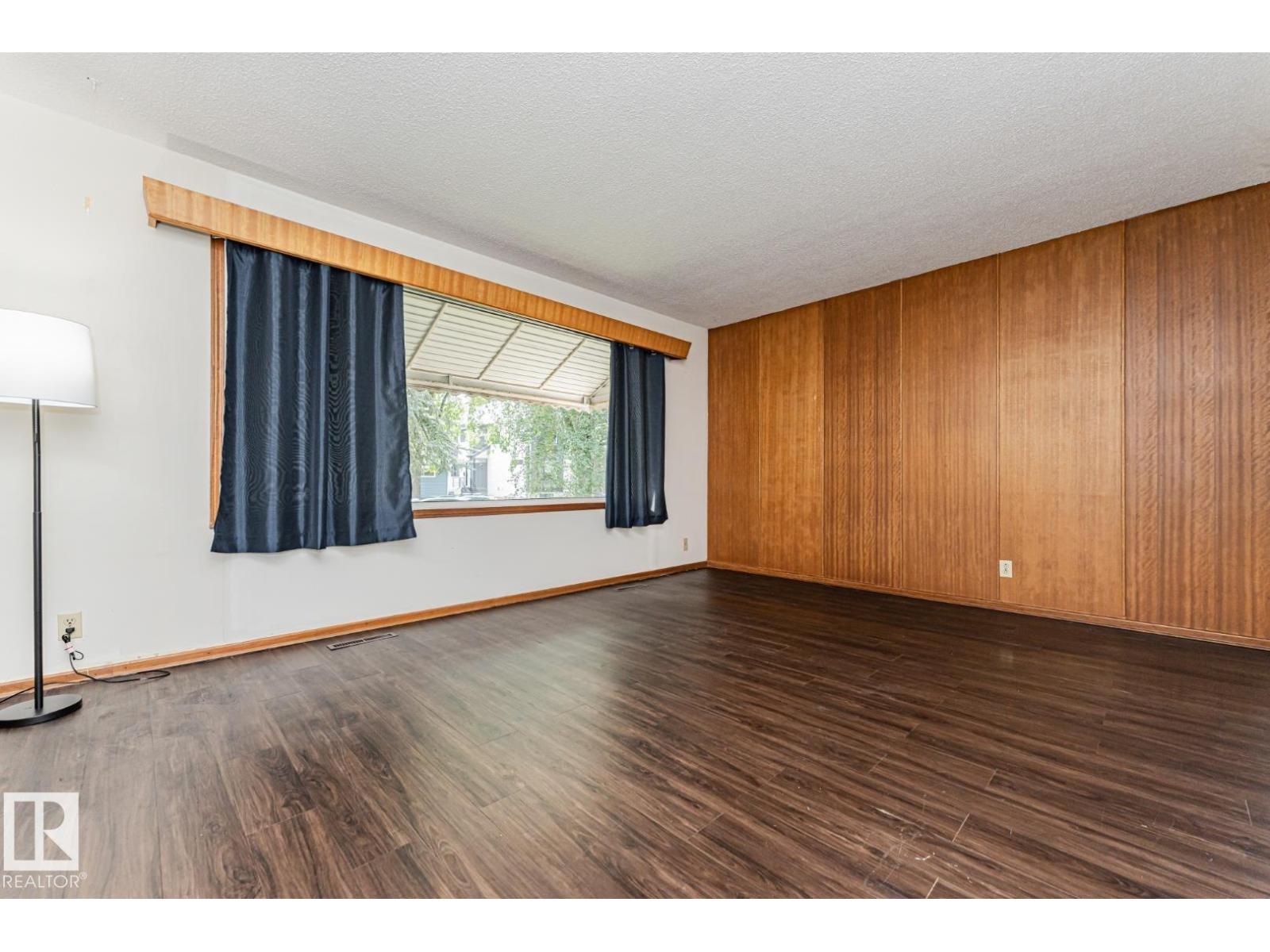 10726 70 Av Nw Property Photo 8