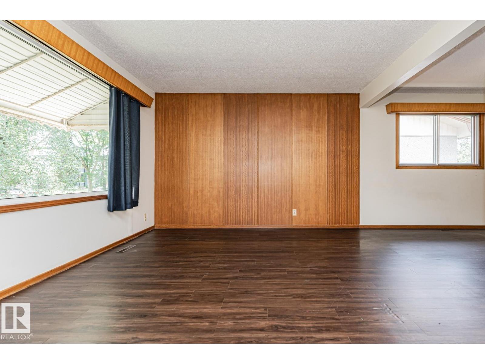10726 70 Av Nw Property Photo 9