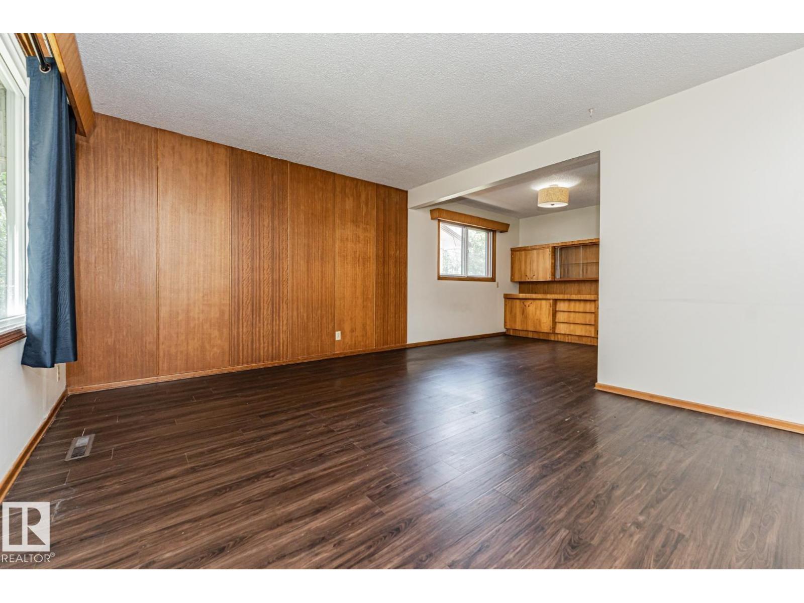 10726 70 Av Nw Property Photo 11