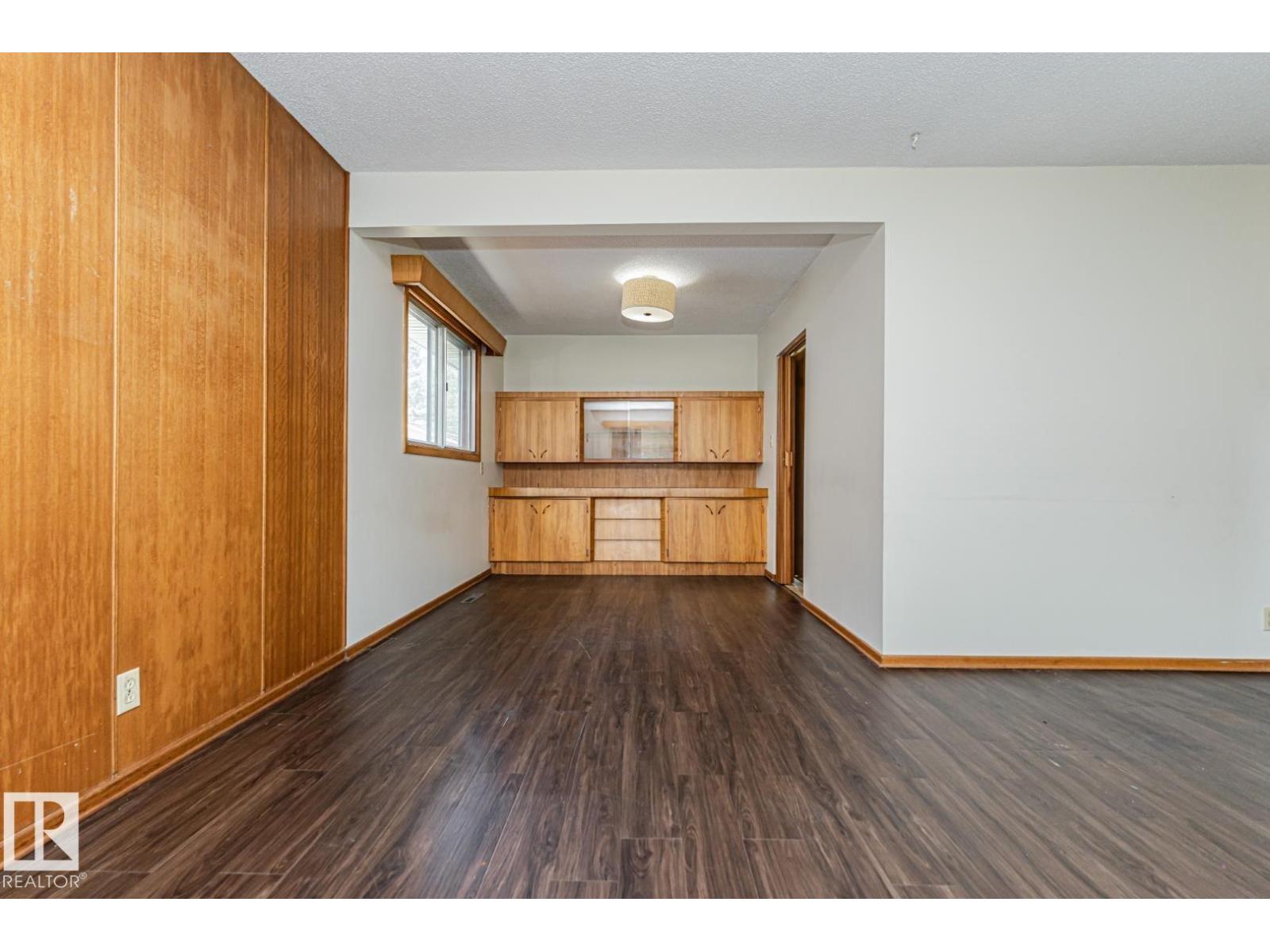 10726 70 Av Nw Property Photo 12