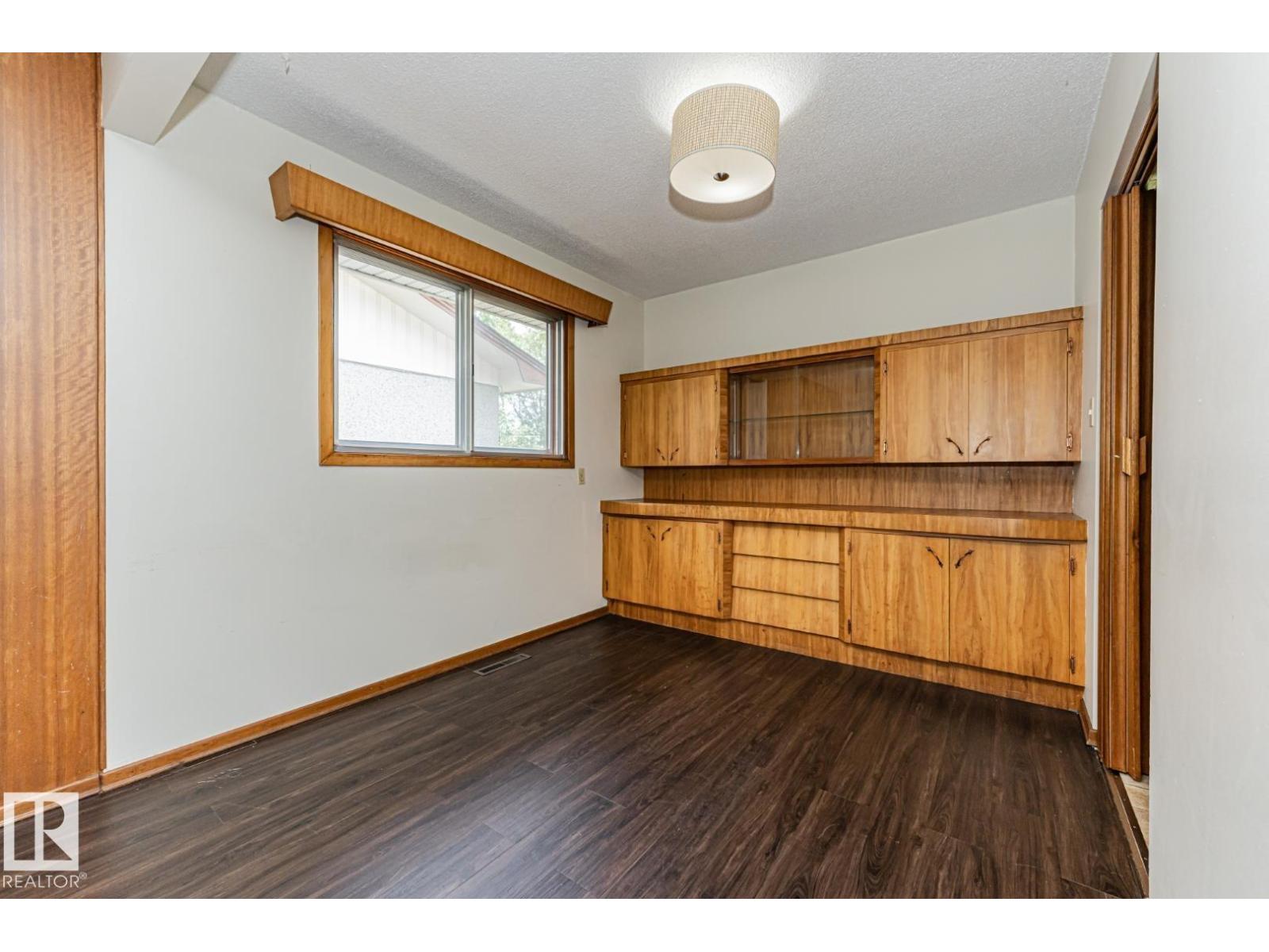 10726 70 Av Nw Property Photo 14