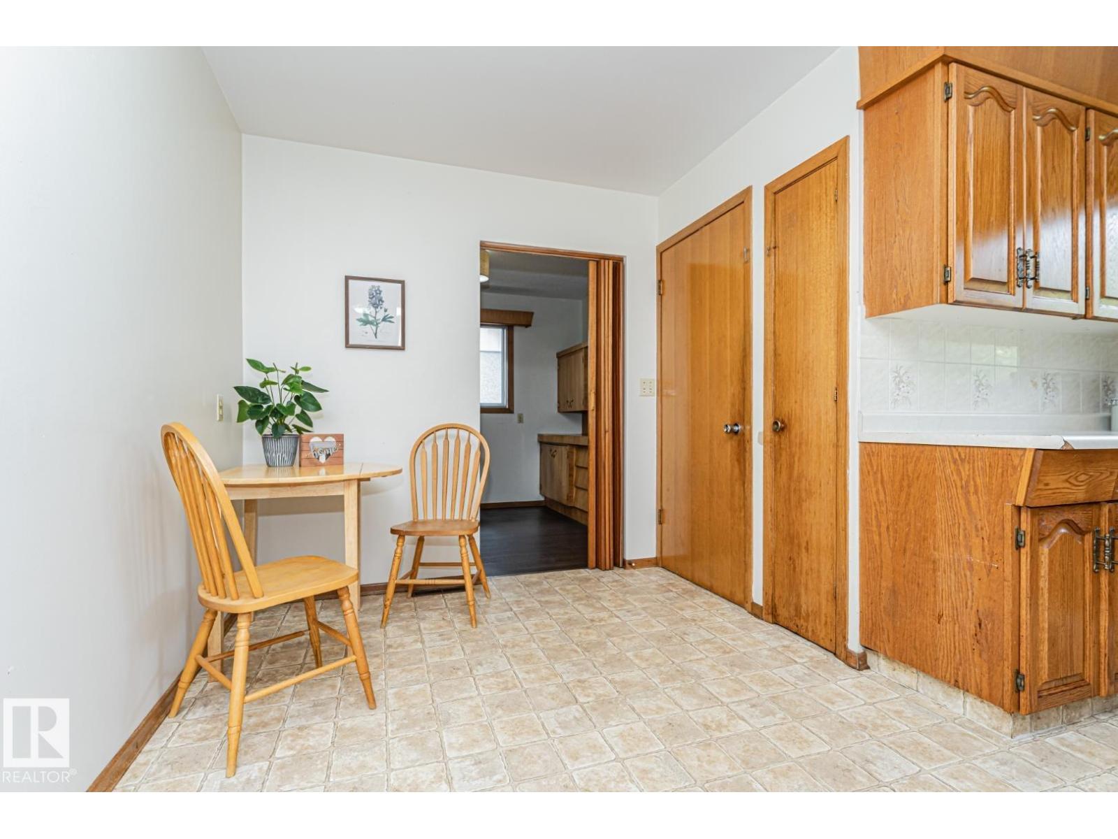 10726 70 Av Nw Property Photo 15