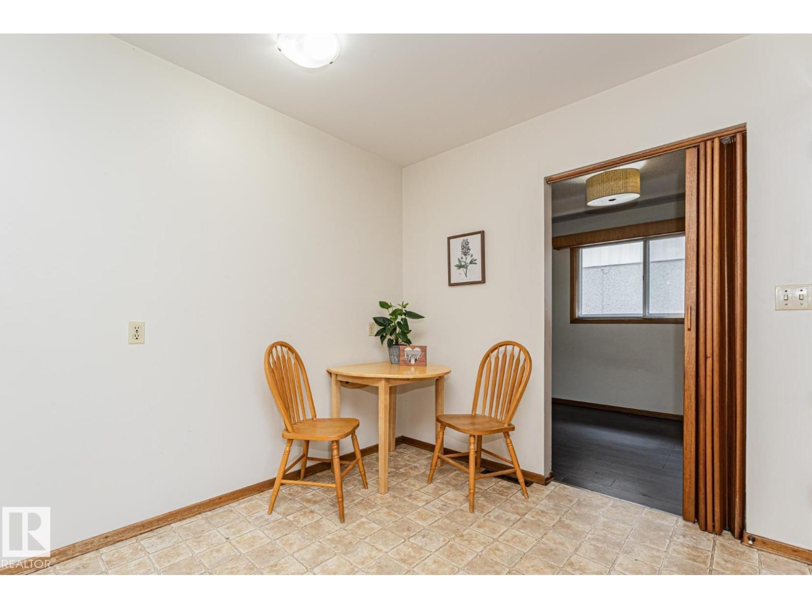 10726 70 Av Nw Property Photo 16