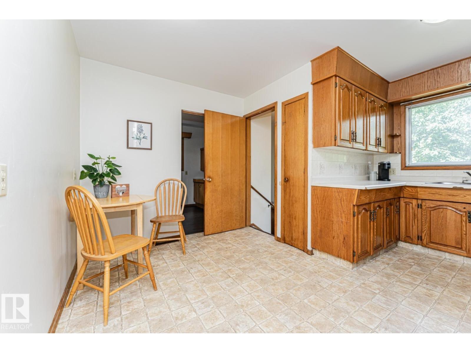 10726 70 Av Nw Property Photo 17