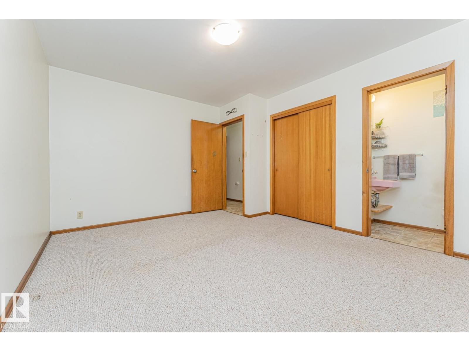 10726 70 Av Nw Property Photo 23