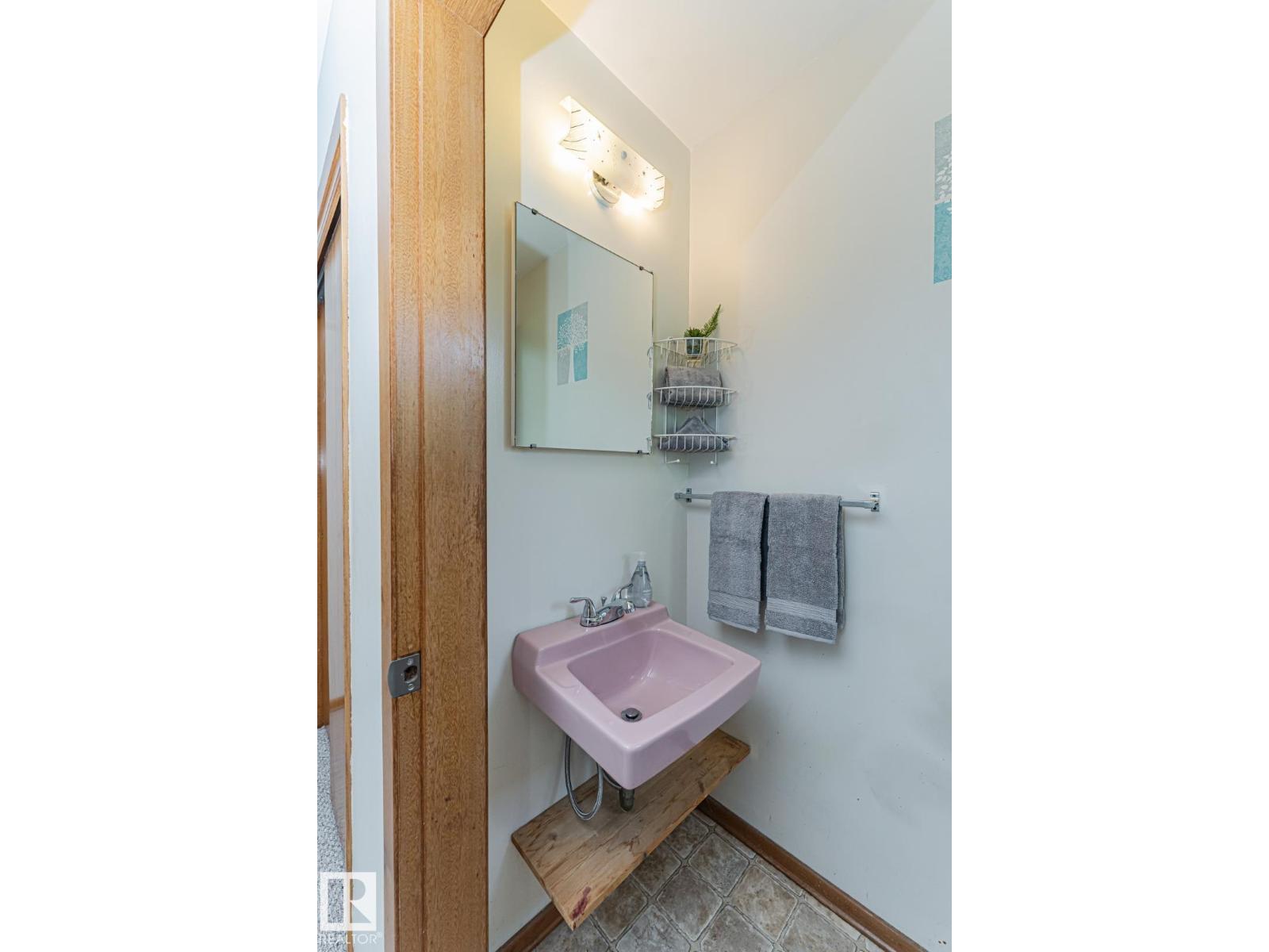 10726 70 Av Nw Property Photo 24