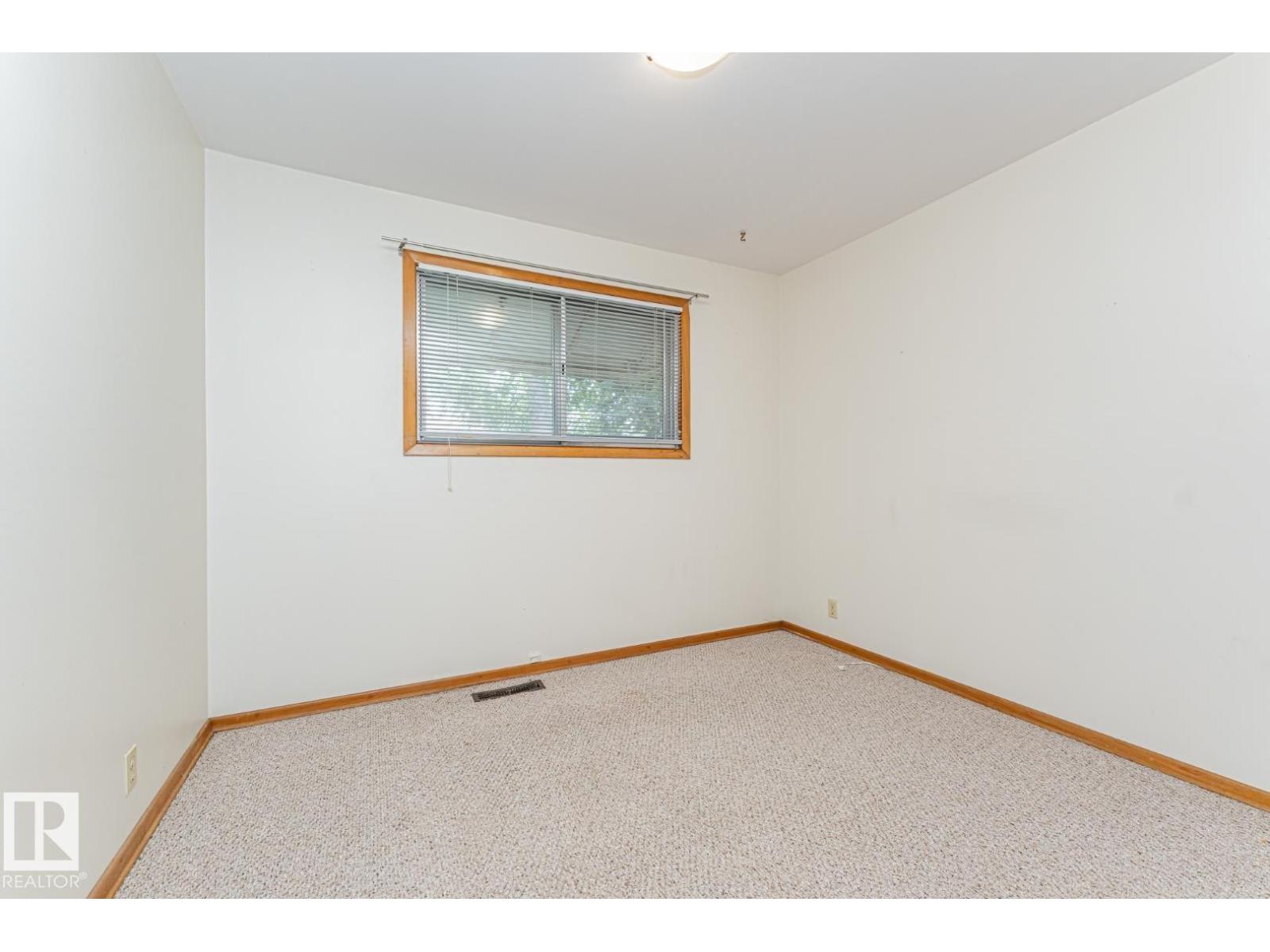 10726 70 Av Nw Property Photo 25
