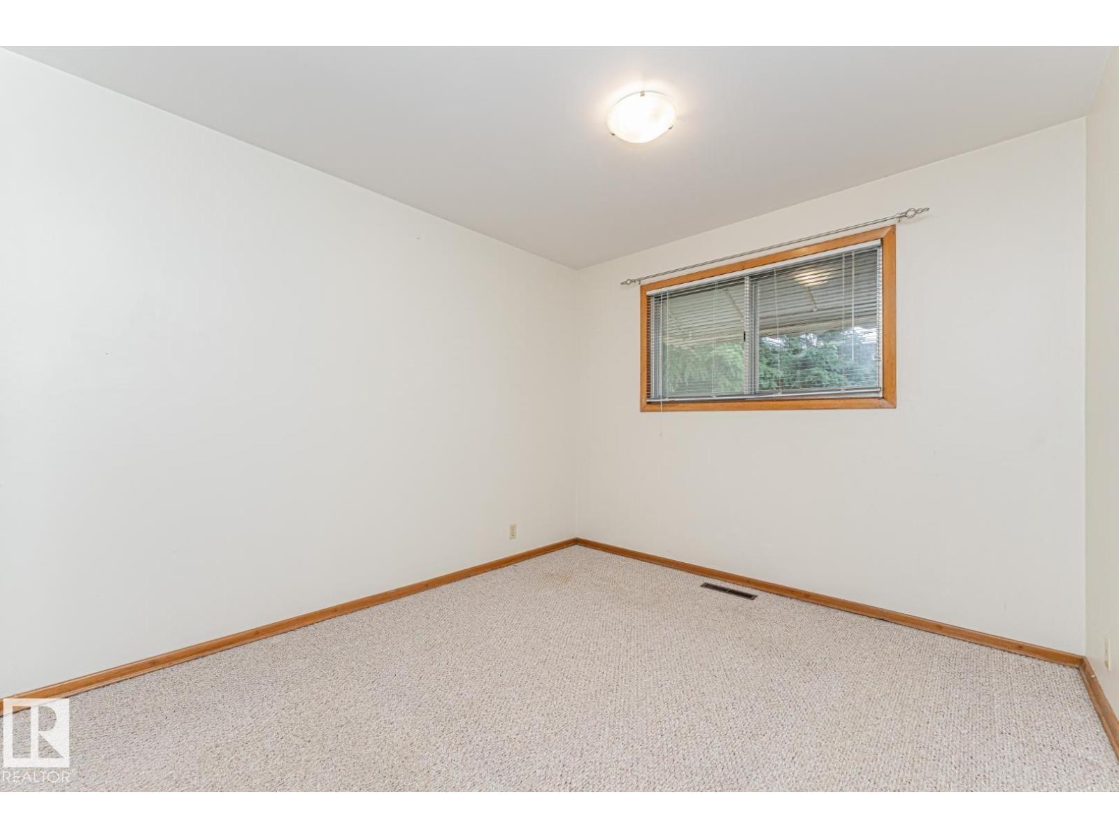 10726 70 Av Nw Property Photo 27
