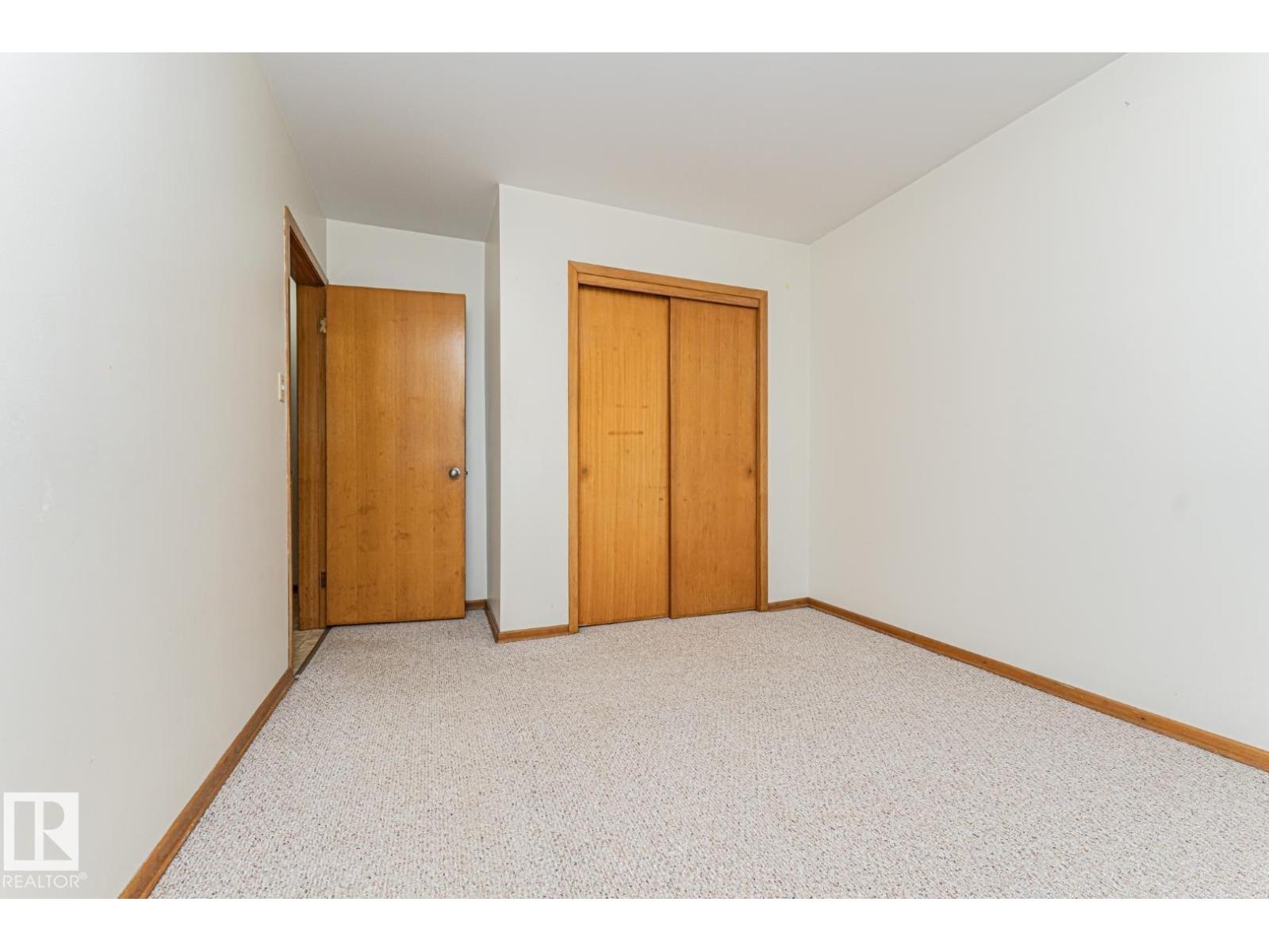 10726 70 Av Nw Property Photo 28