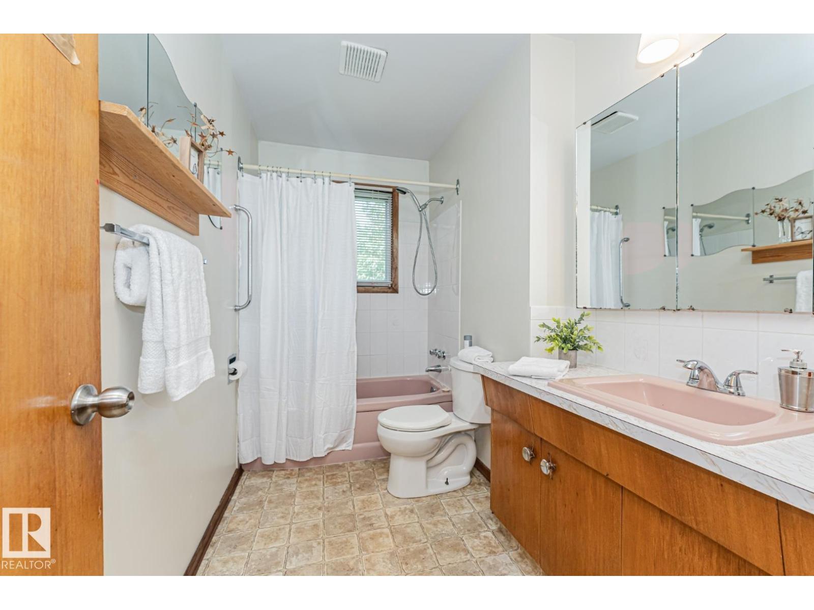 10726 70 Av Nw Property Photo 29
