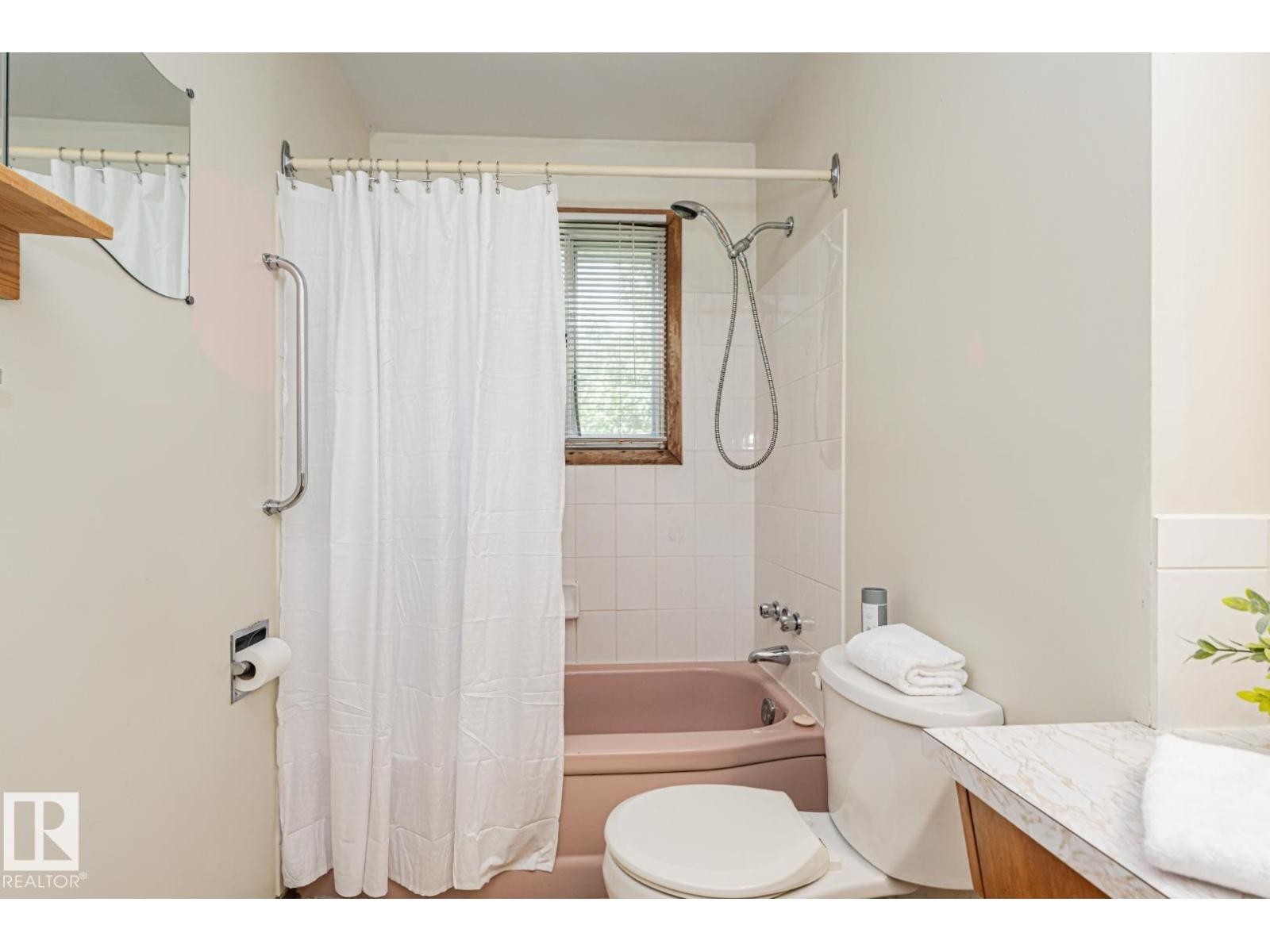 10726 70 Av Nw Property Photo 30