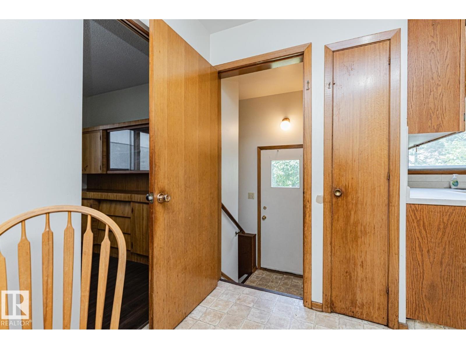 10726 70 Av Nw Property Photo 32