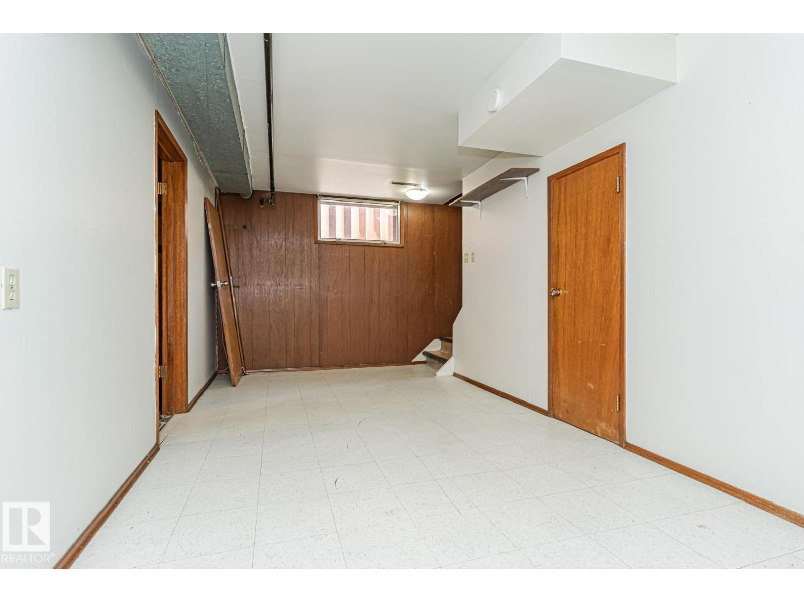 10726 70 Av Nw Property Photo 34