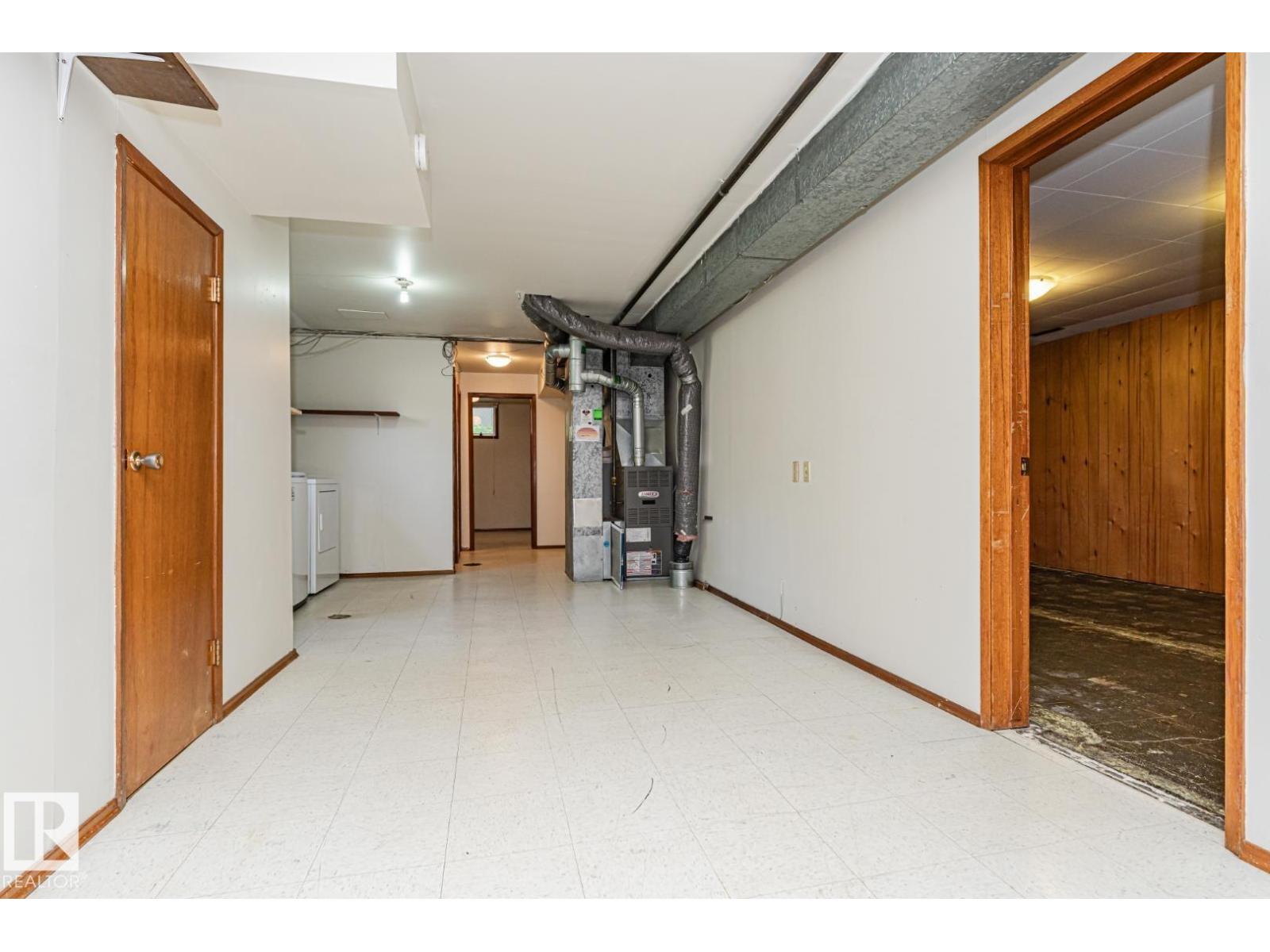 10726 70 Av Nw Property Photo 35
