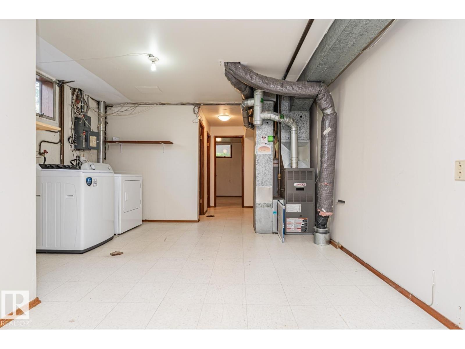 10726 70 Av Nw Property Photo 38