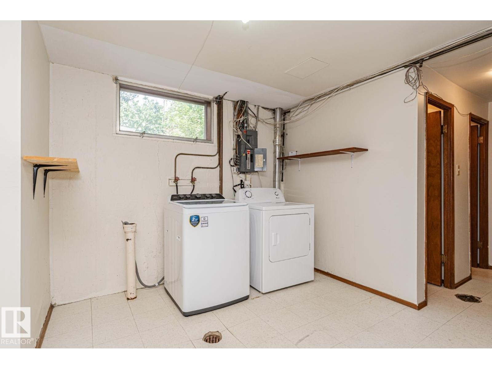 10726 70 Av Nw Property Photo 39