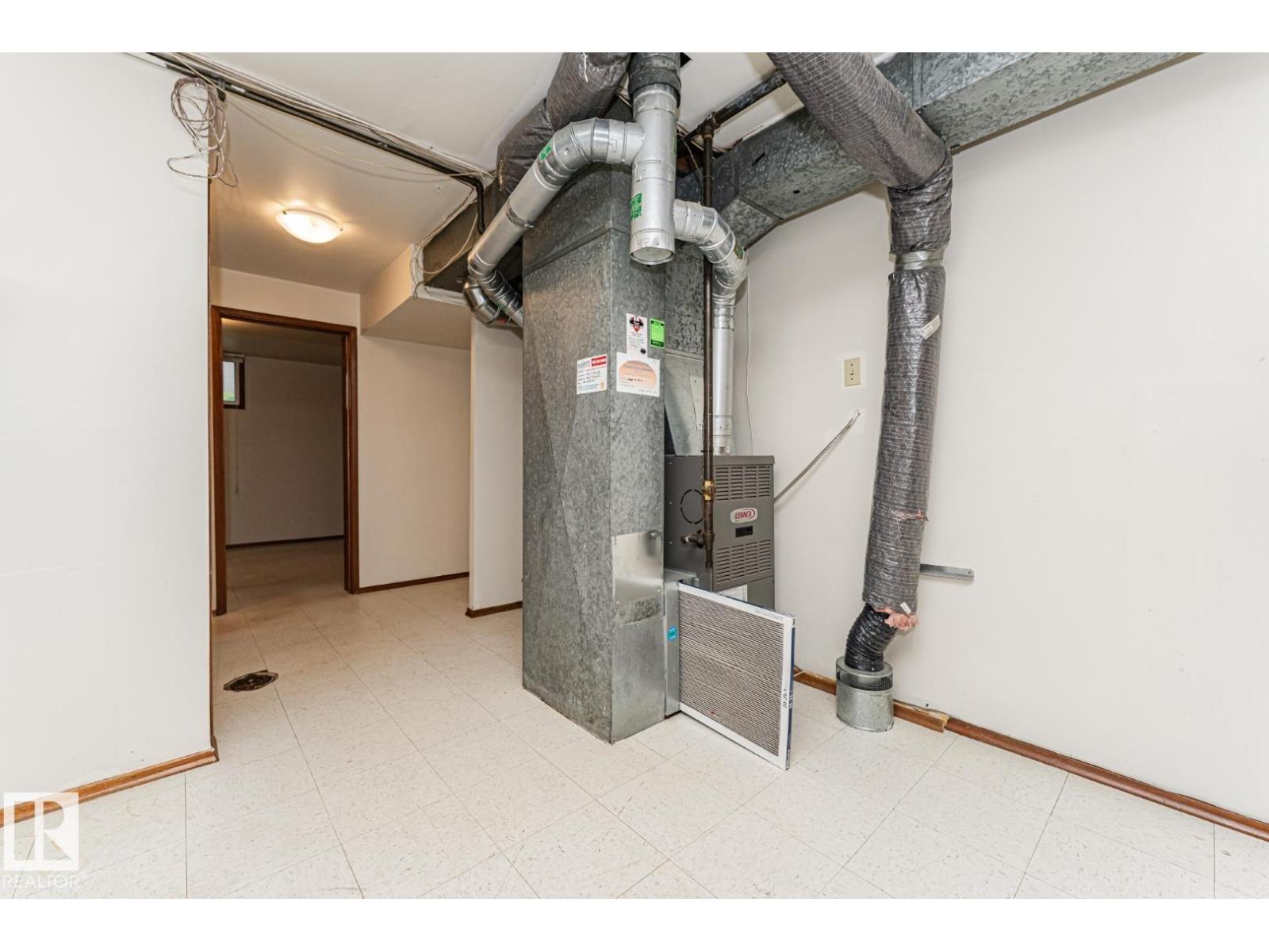 10726 70 Av Nw Property Photo 40