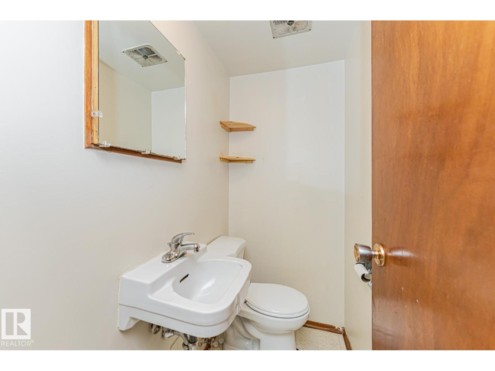 10726 70 Av Nw Property Photo 42