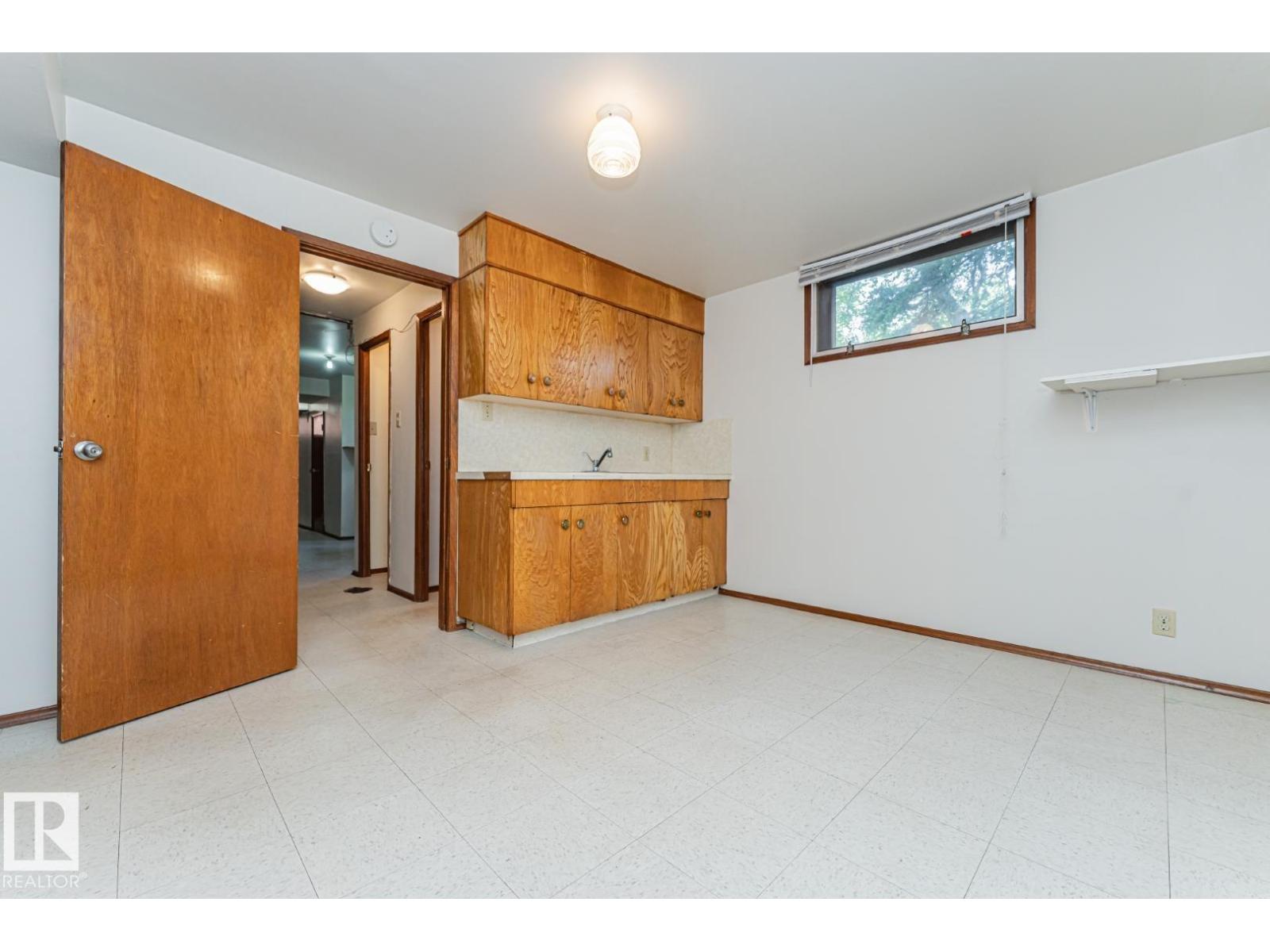 10726 70 Av Nw Property Photo 44