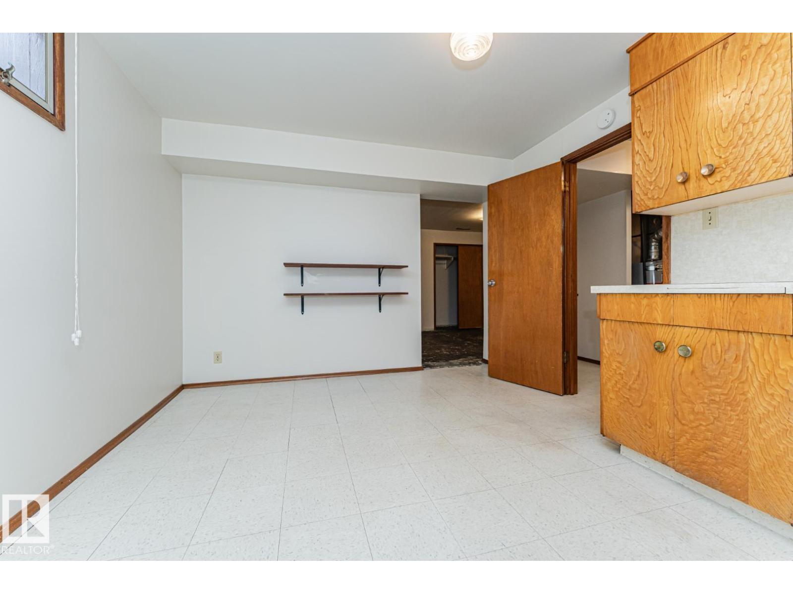 10726 70 Av Nw Property Photo 45