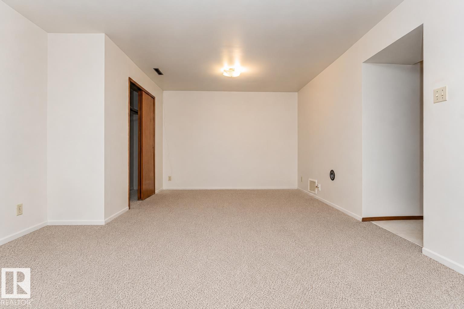 10726 70 Av Nw Property Photo 46