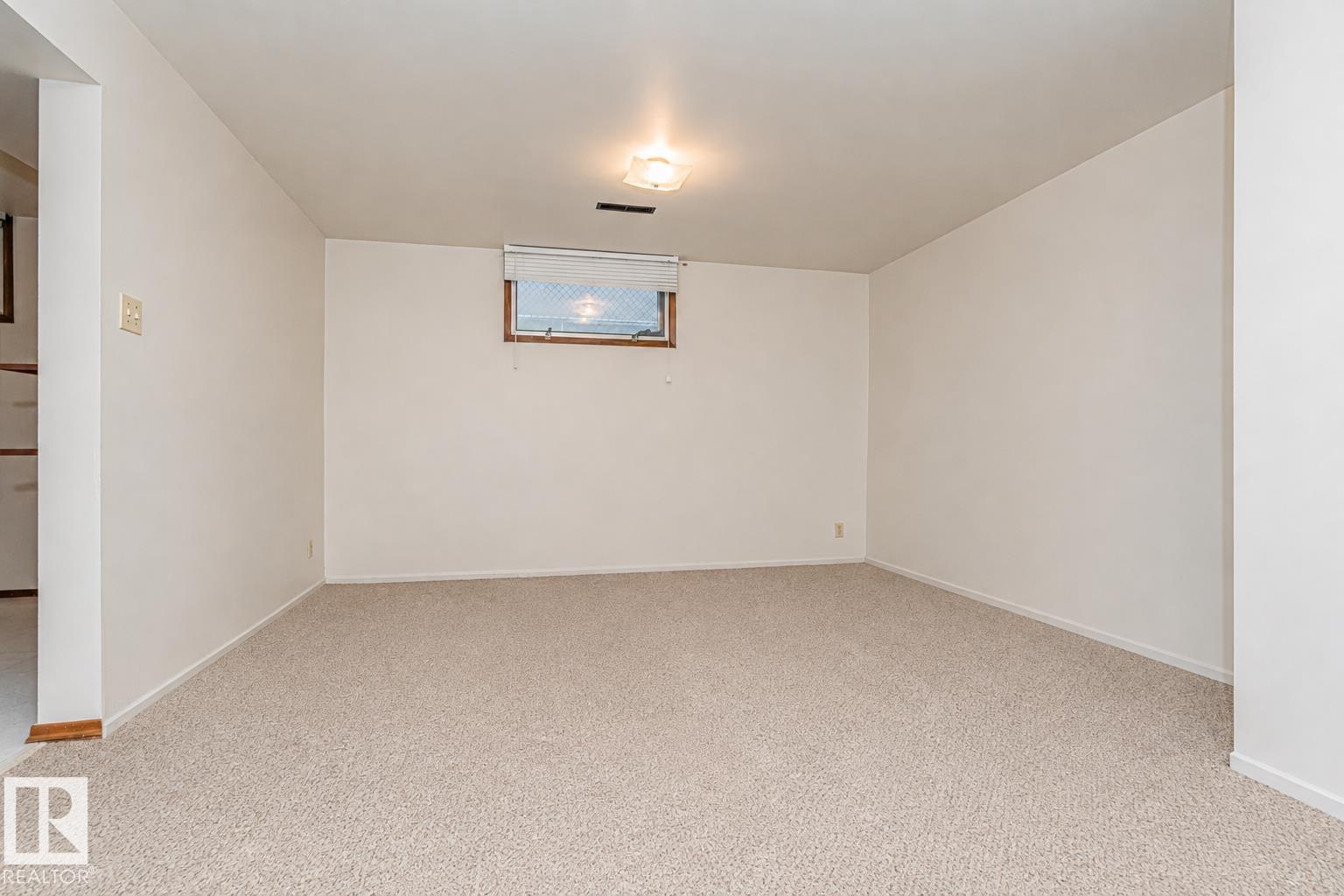 10726 70 Av Nw Property Photo 47