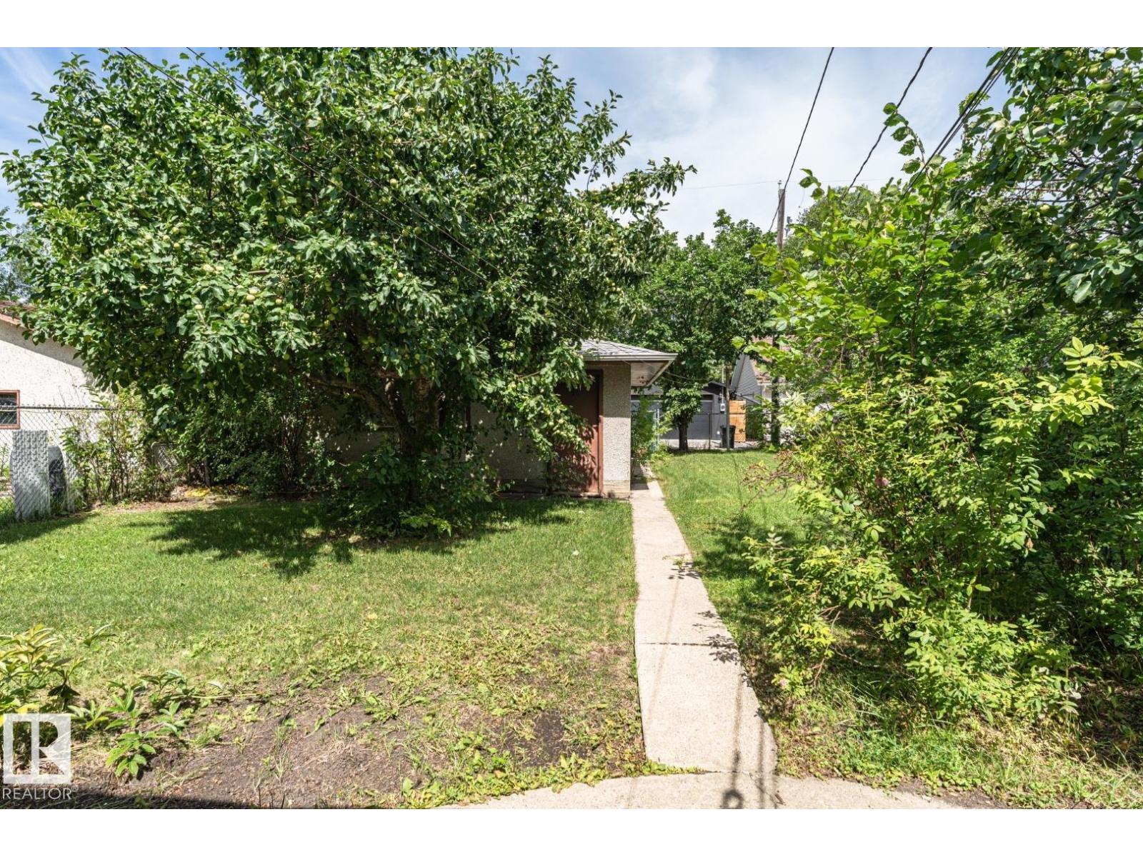 10726 70 Av Nw Property Photo 49