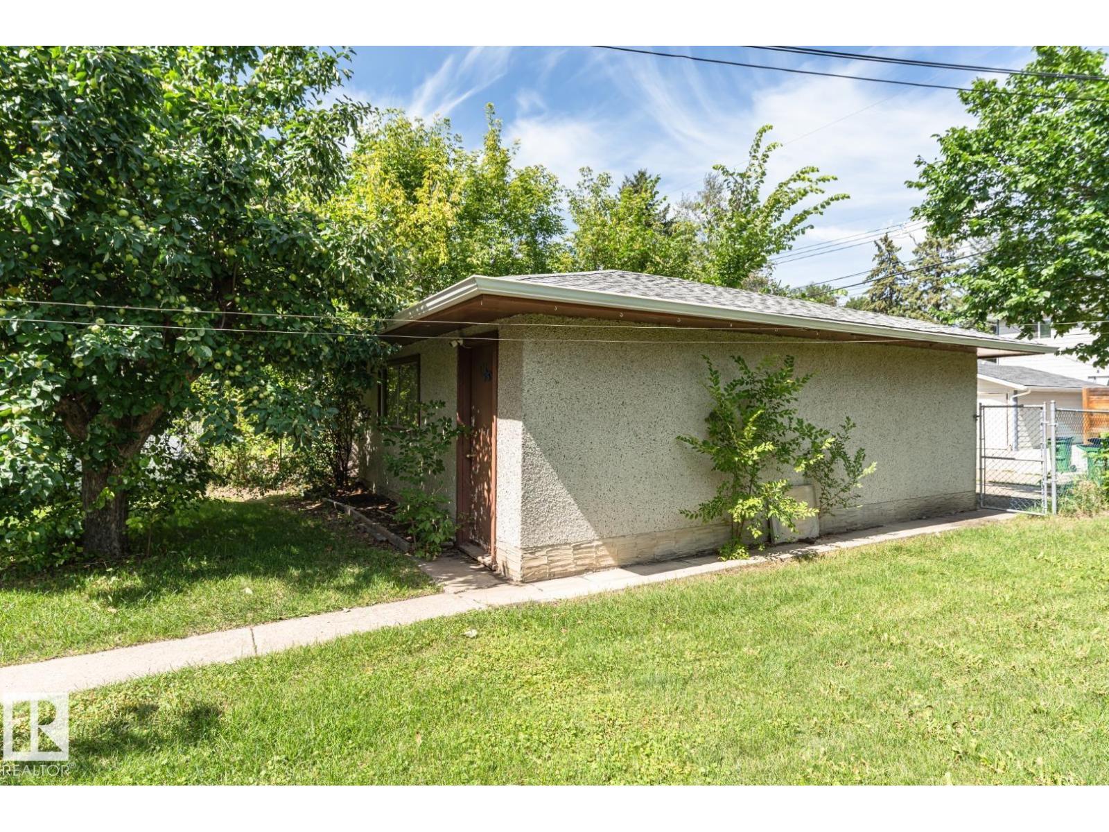 10726 70 Av Nw Property Photo 50