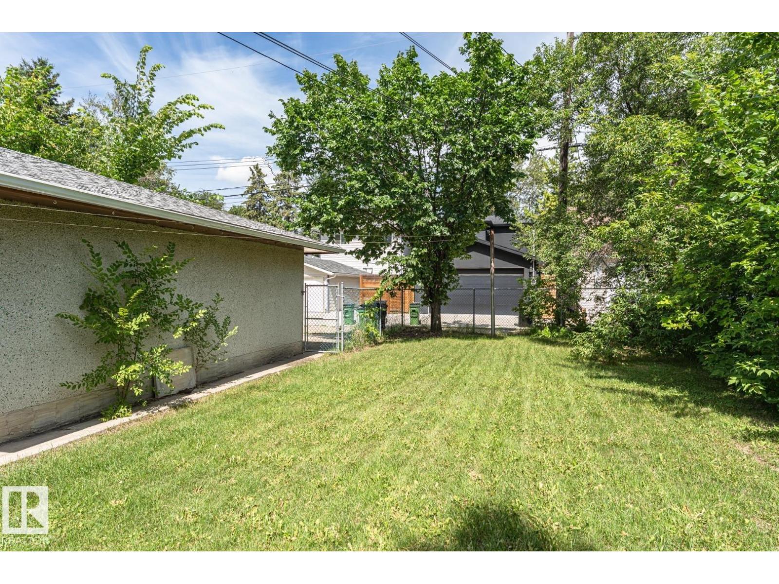 10726 70 Av Nw Property Photo 52
