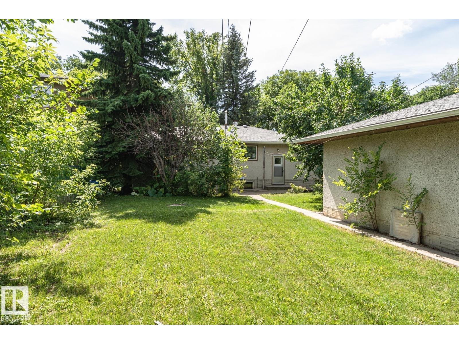 10726 70 Av Nw Property Photo 53