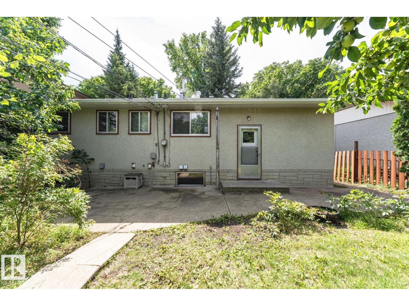 10726 70 Av Nw Property Photo 54