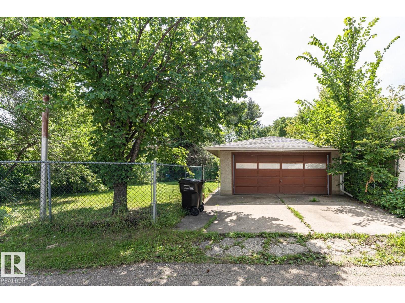 10726 70 Av Nw Property Photo 55
