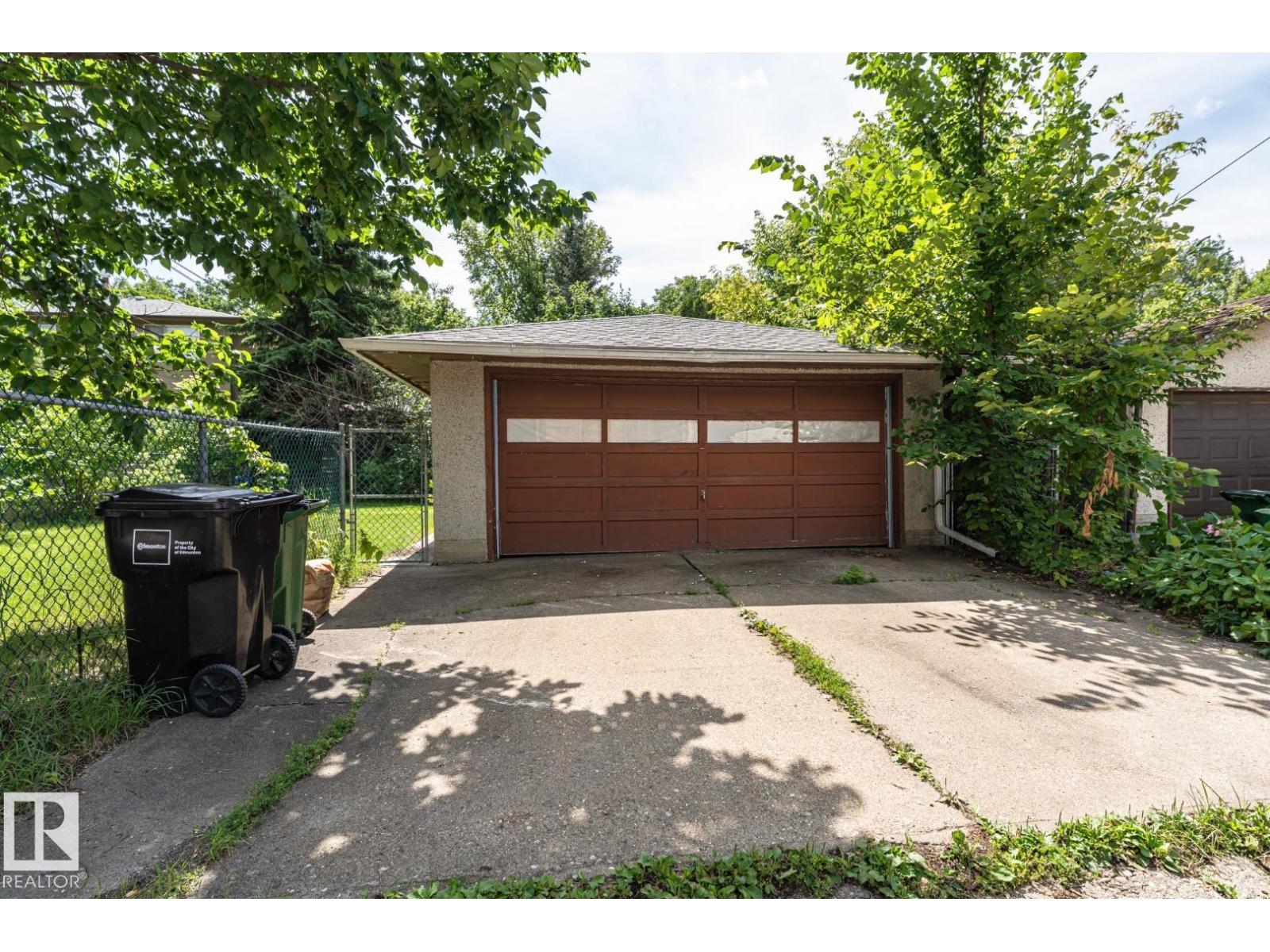 10726 70 Av Nw Property Photo 56