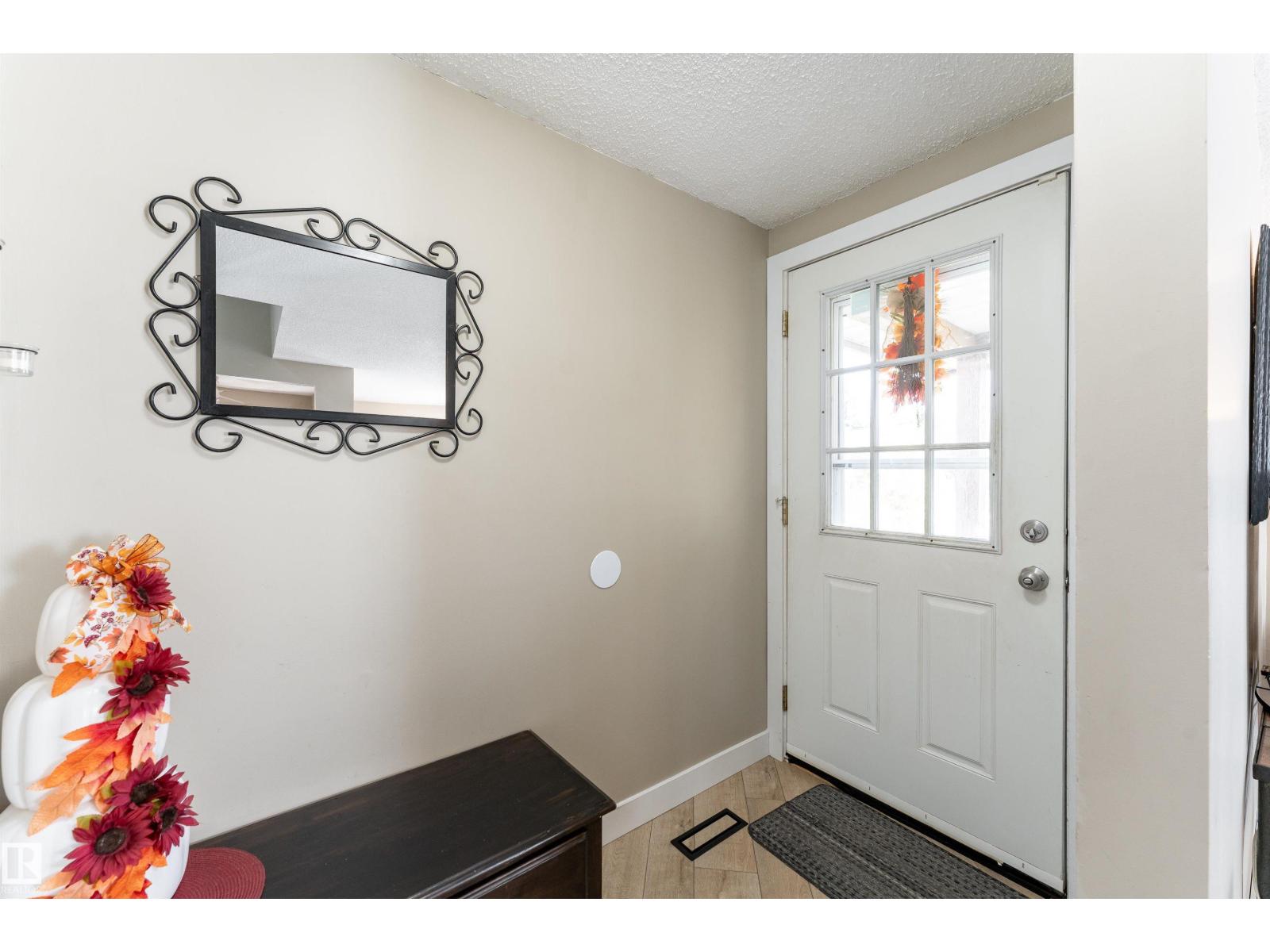 6007 37 Av Nw Property Photo 2